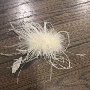 Elegant Cream Feather Hair Accessory